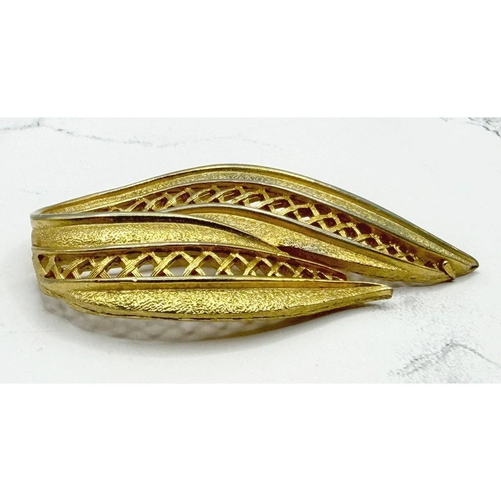 Vintage Gold Tone Leaf Brooch Openwork Textured‎ Statement Pin 2.5